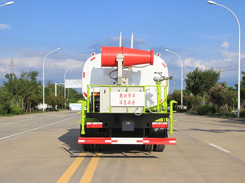 國(guó)六15方東風(fēng)霧炮灑水車(chē)圖片5